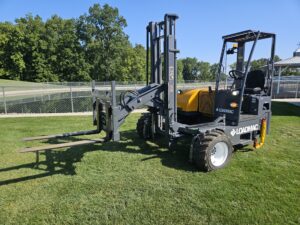 Loadmac 855 Super Reach with standard extended pantograph for one-side offloading.