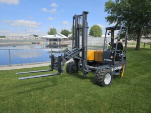 Loadmac 855 truck mounted forklift. Compare to the Moffett M8 55.3P (formerly the Moffett M55P) and Princeton PB55.3X (Formerly the Princton PBX).