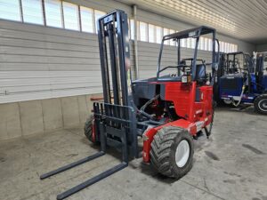 Moffett M8 55.3 NX similar to its sister brand in piggyback forklifts the Princeton PB55.3.